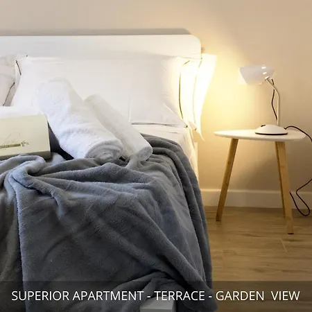 Homey Experience - Design Apartment